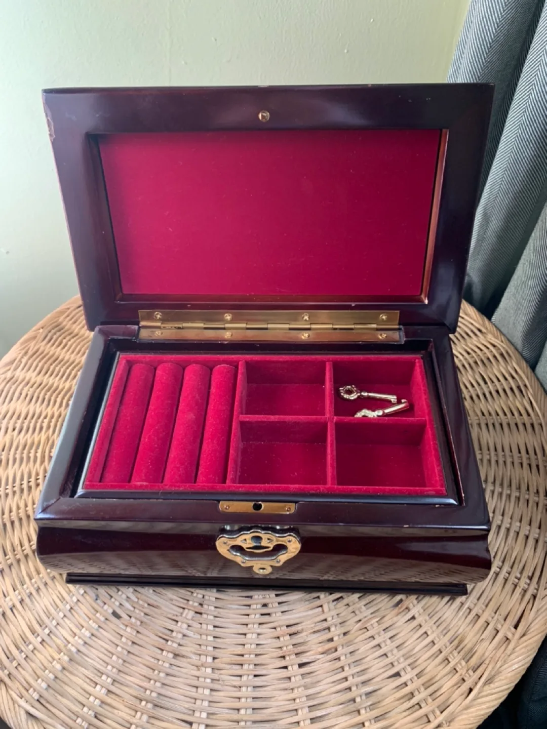 Dark Wooden Vintage Jewellery Box image indicator(2)