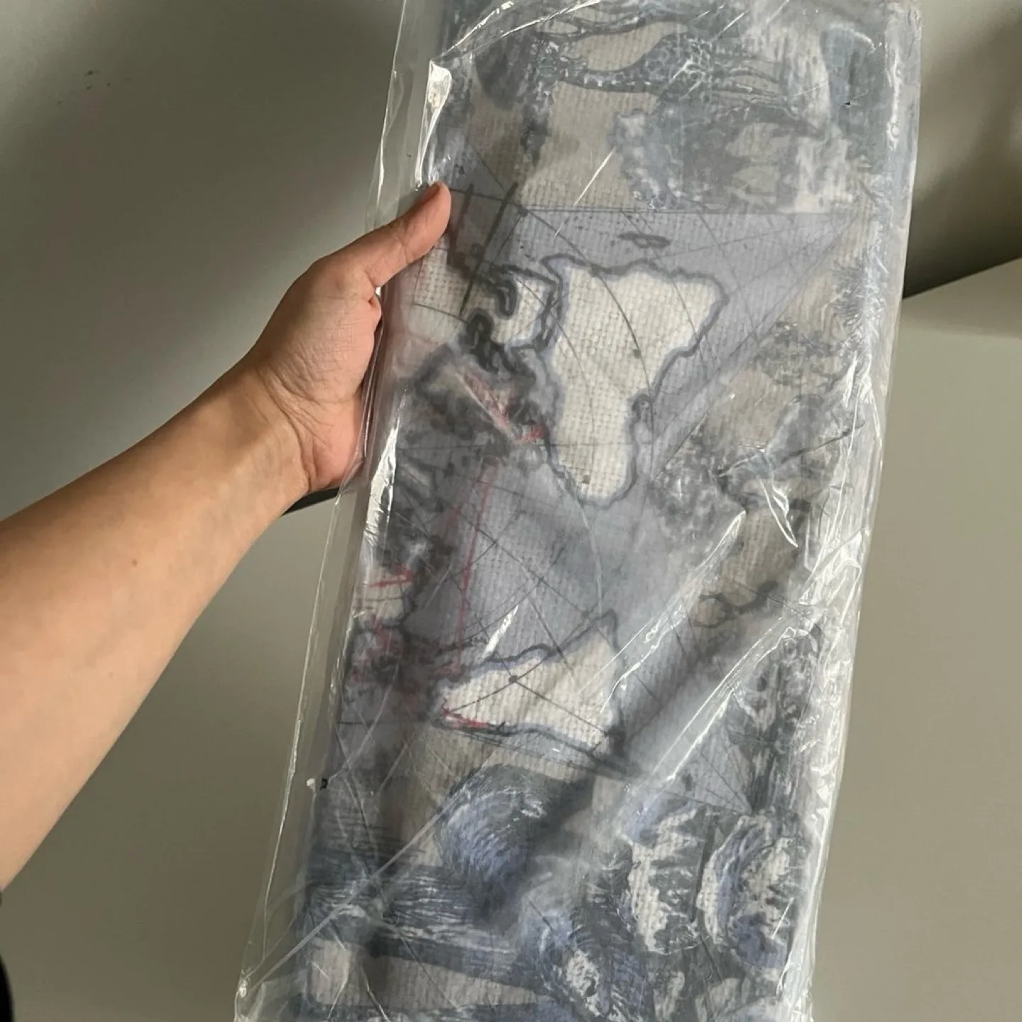 New] From Dior Beauty Around the World Bag image indicator(5)