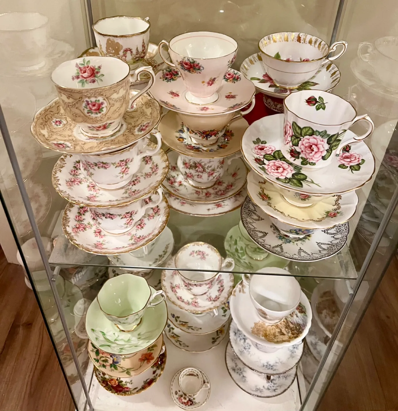 Collection of Vintage Teacups and Saucers image indicator(2)