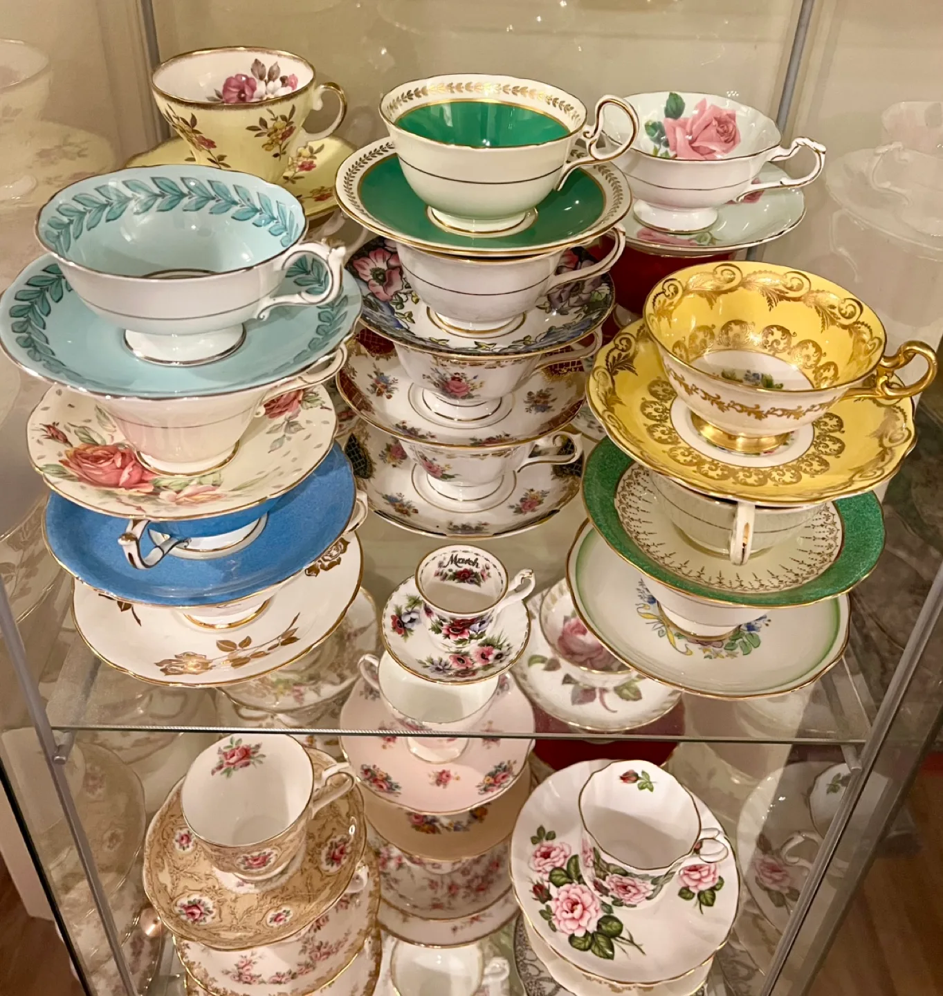 Collection of Vintage Teacups and Saucers image indicator(3)