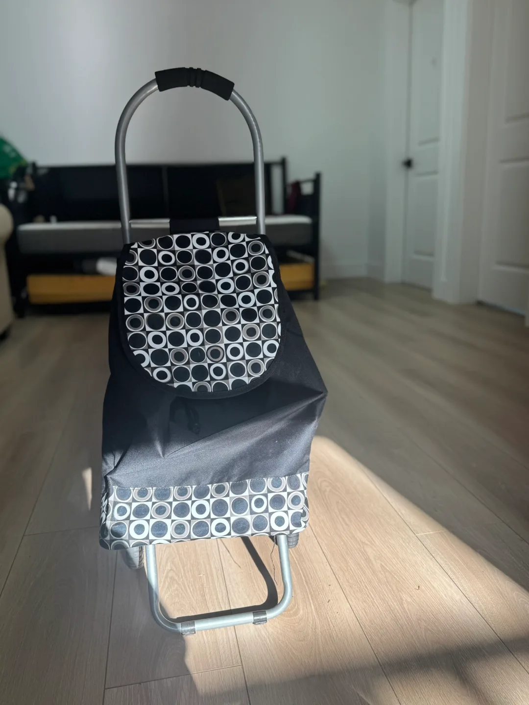 Shopping Cart with Wheels image indicator(2)