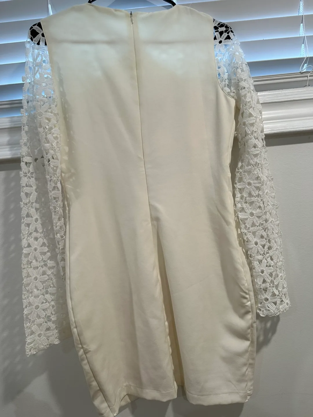 Qesto White Lace Detail Mini Dress Size M image indicator(2)