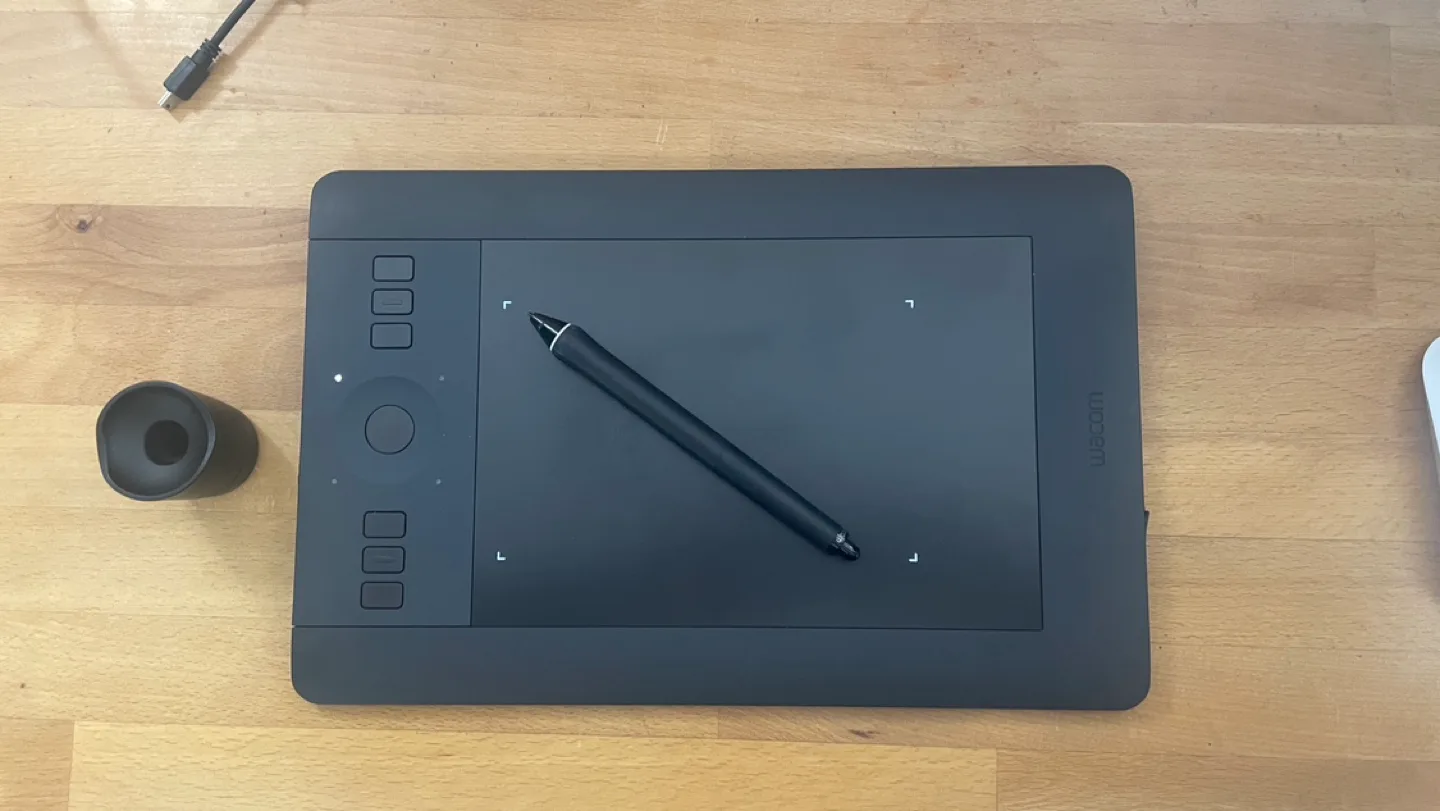 Wacom Intuos Pro Pen and Touch Small Tablet PTH451 thumbnail