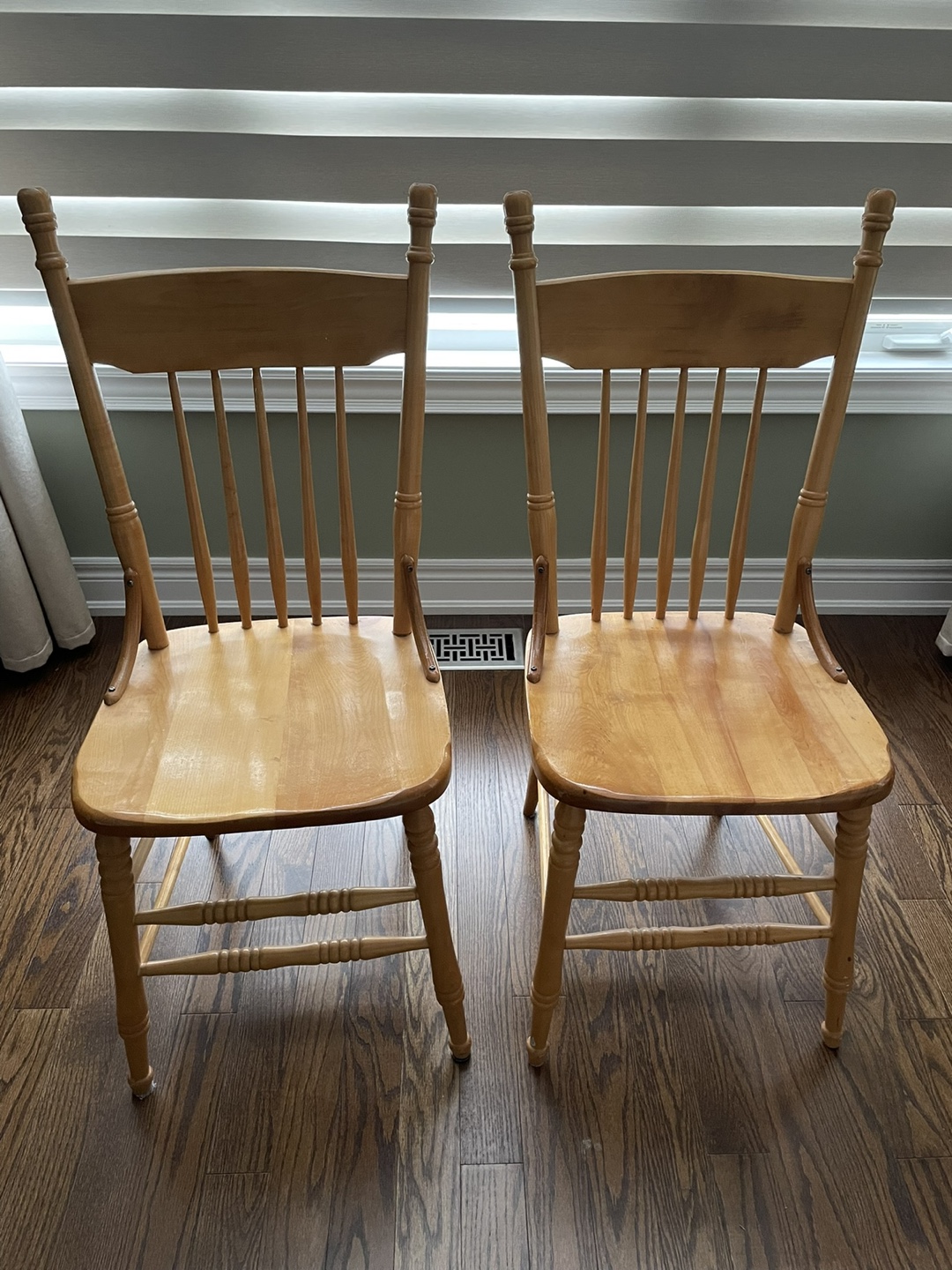 Pair of Wooden Dining Chairs - photo 4