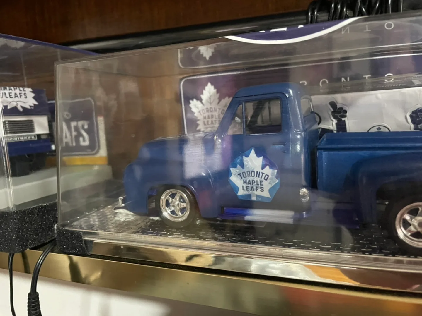 Toronto Maple Leafs Zamboni and Pickup Truck Collectible Set image indicator(5)