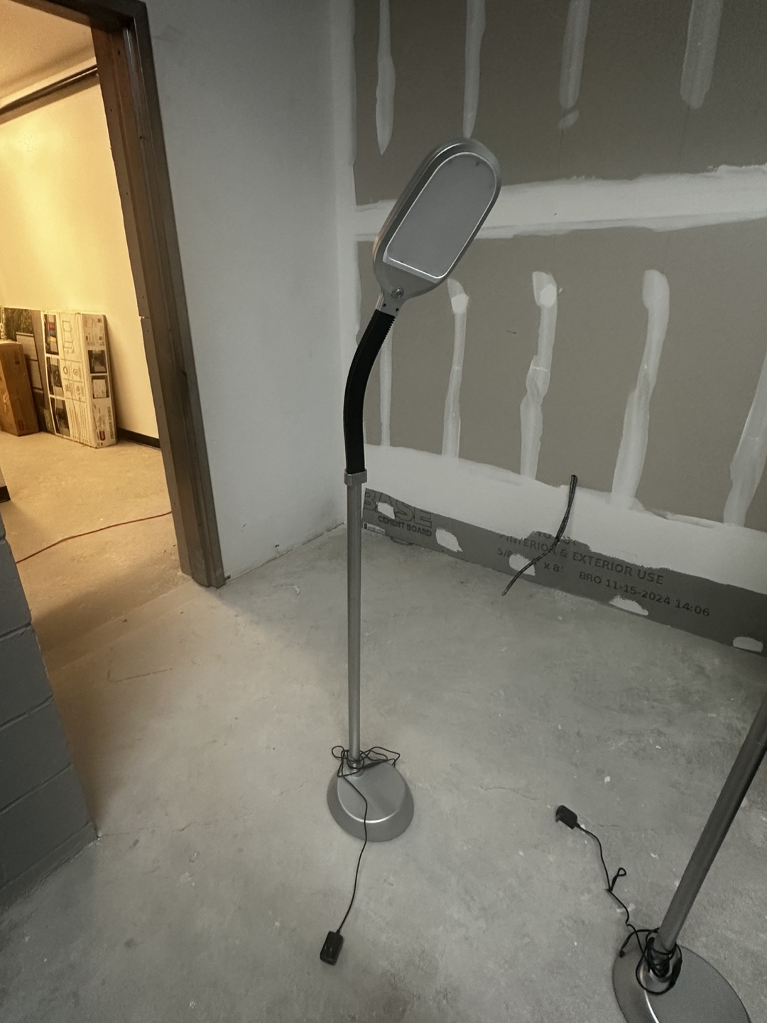 Floor Lamp with Adjustable Head