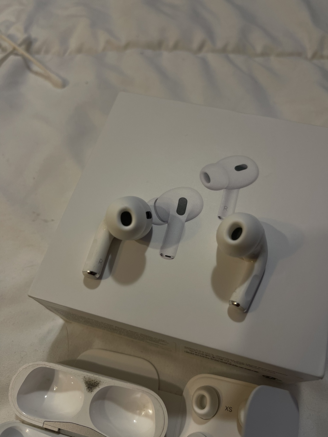 Apple AirPods Pro (2nd generation) - photo 2