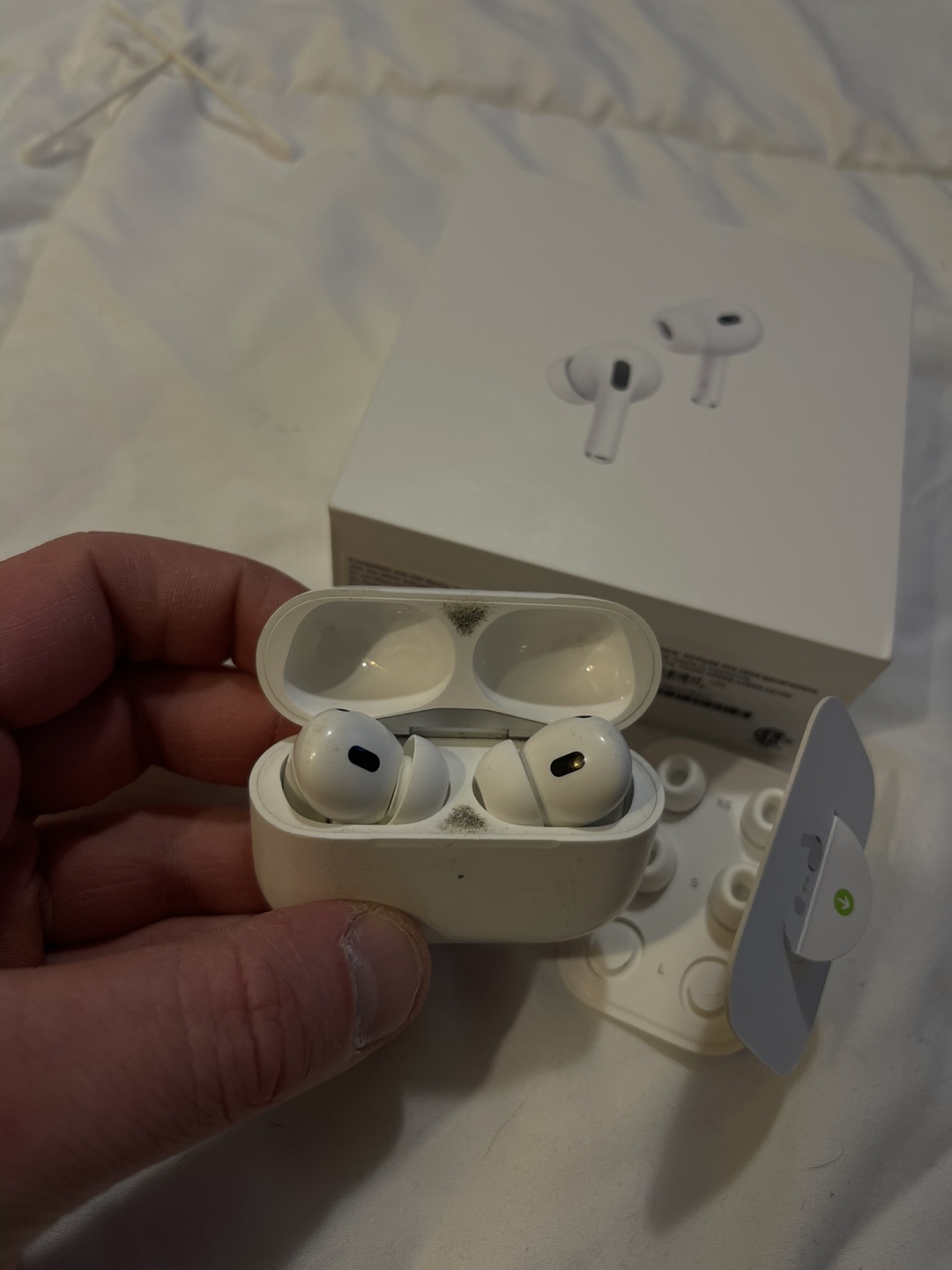 Apple AirPods Pro (2nd generation) - photo 4