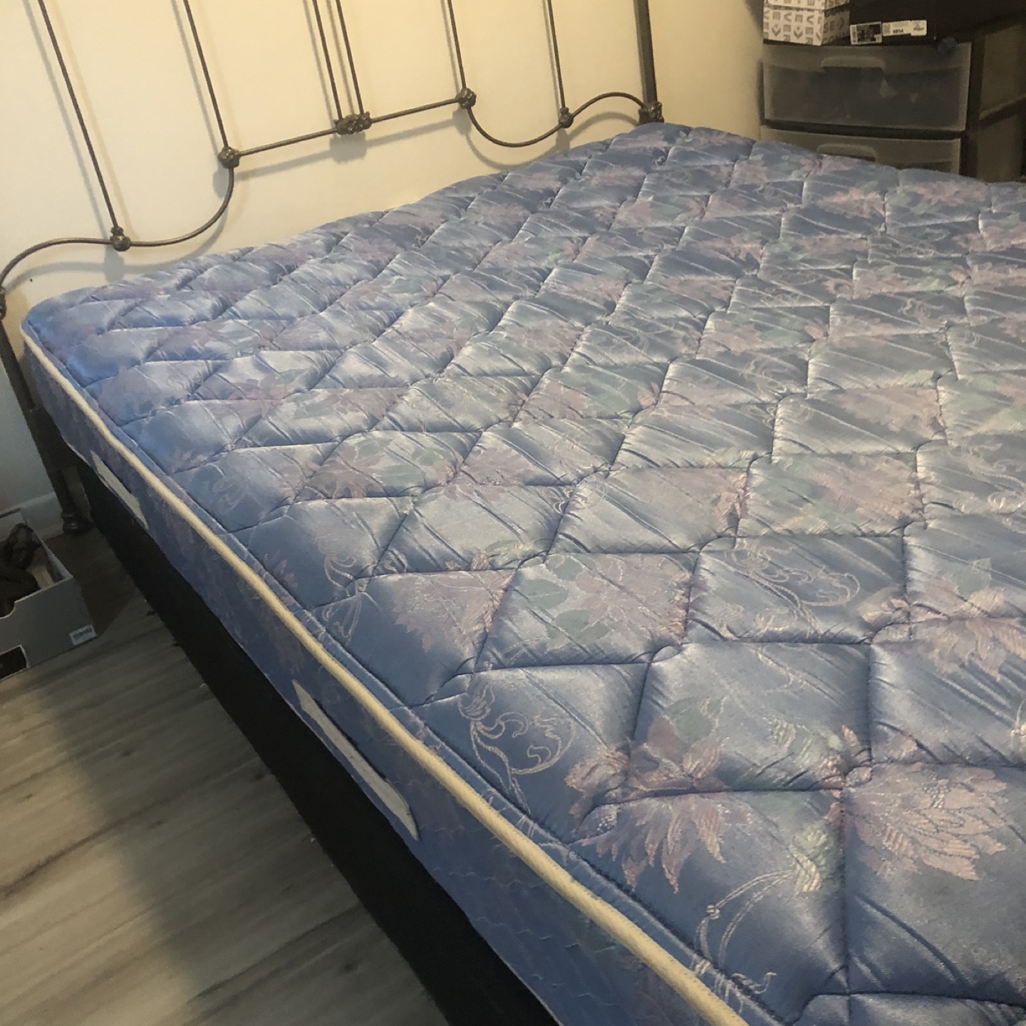 Queen size headboard, mattress and base - photo 3