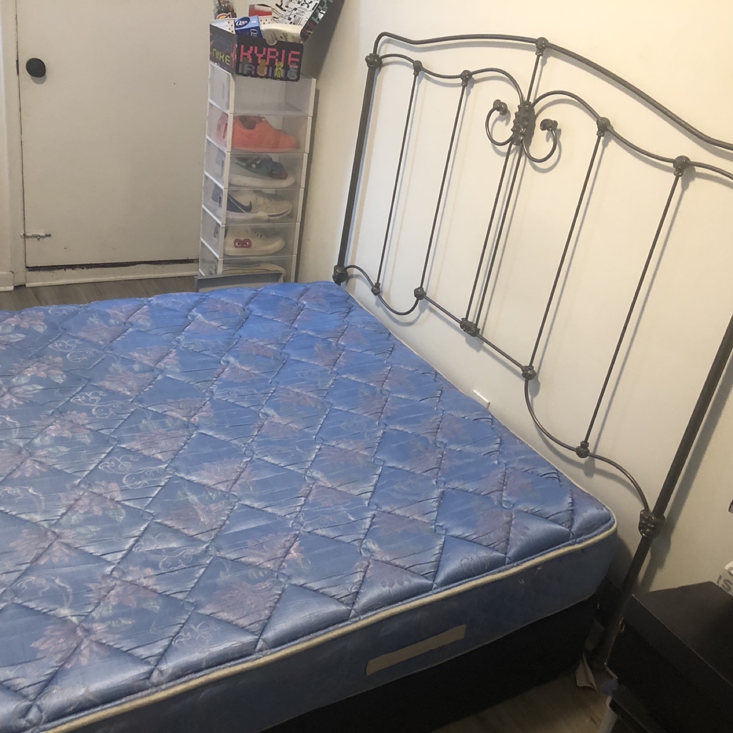 Queen size headboard, mattress and base - photo 2