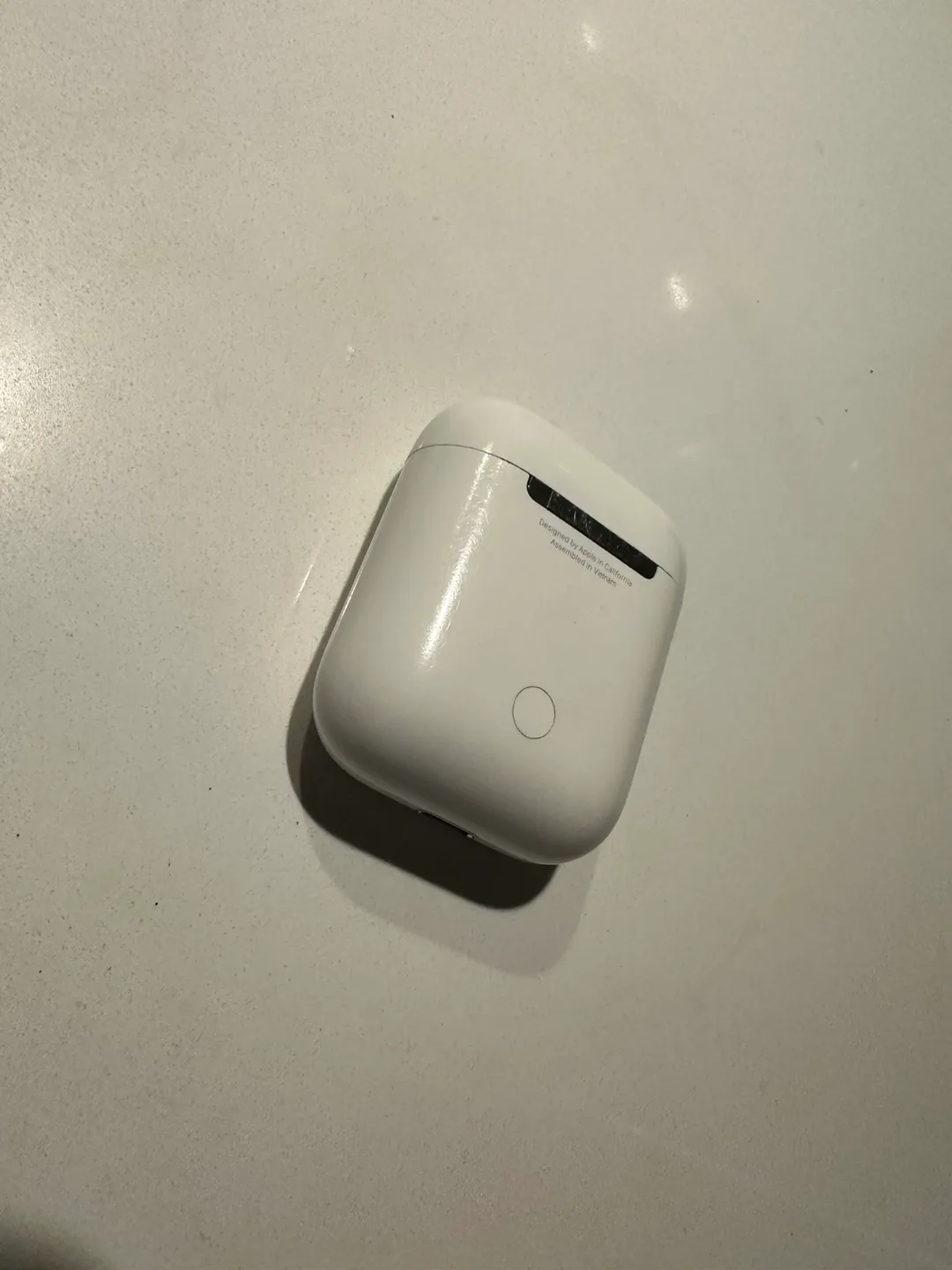 Apple AirPods 2 with Charging Case (right ear doesn’t work) image indicator(3)