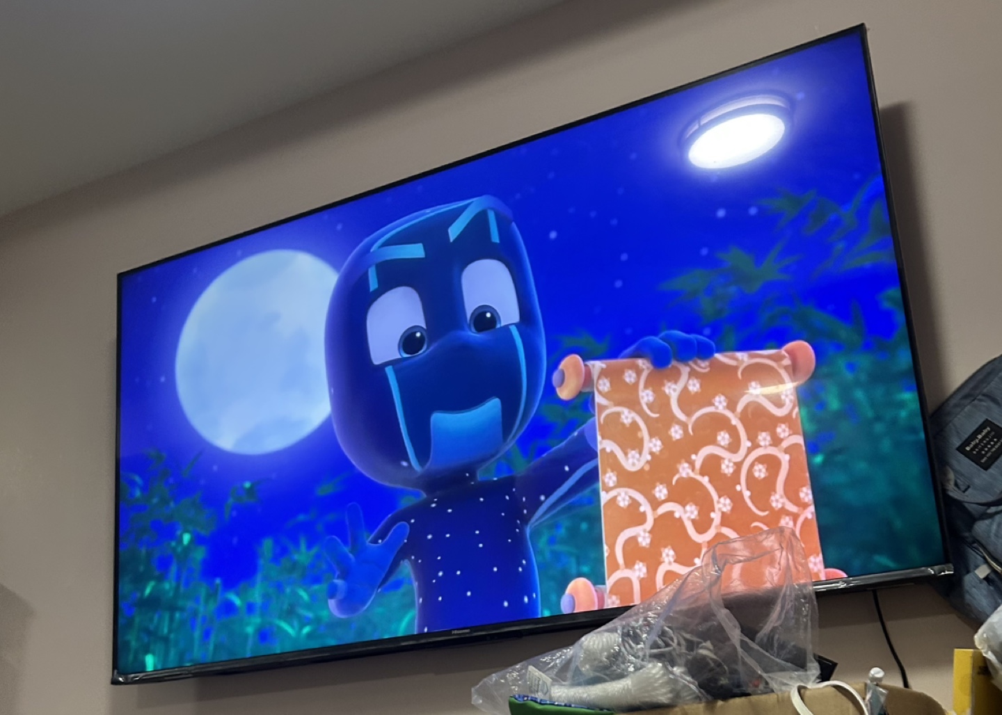 Hisense 65-inch ULED 4K Smart TV - photo 3