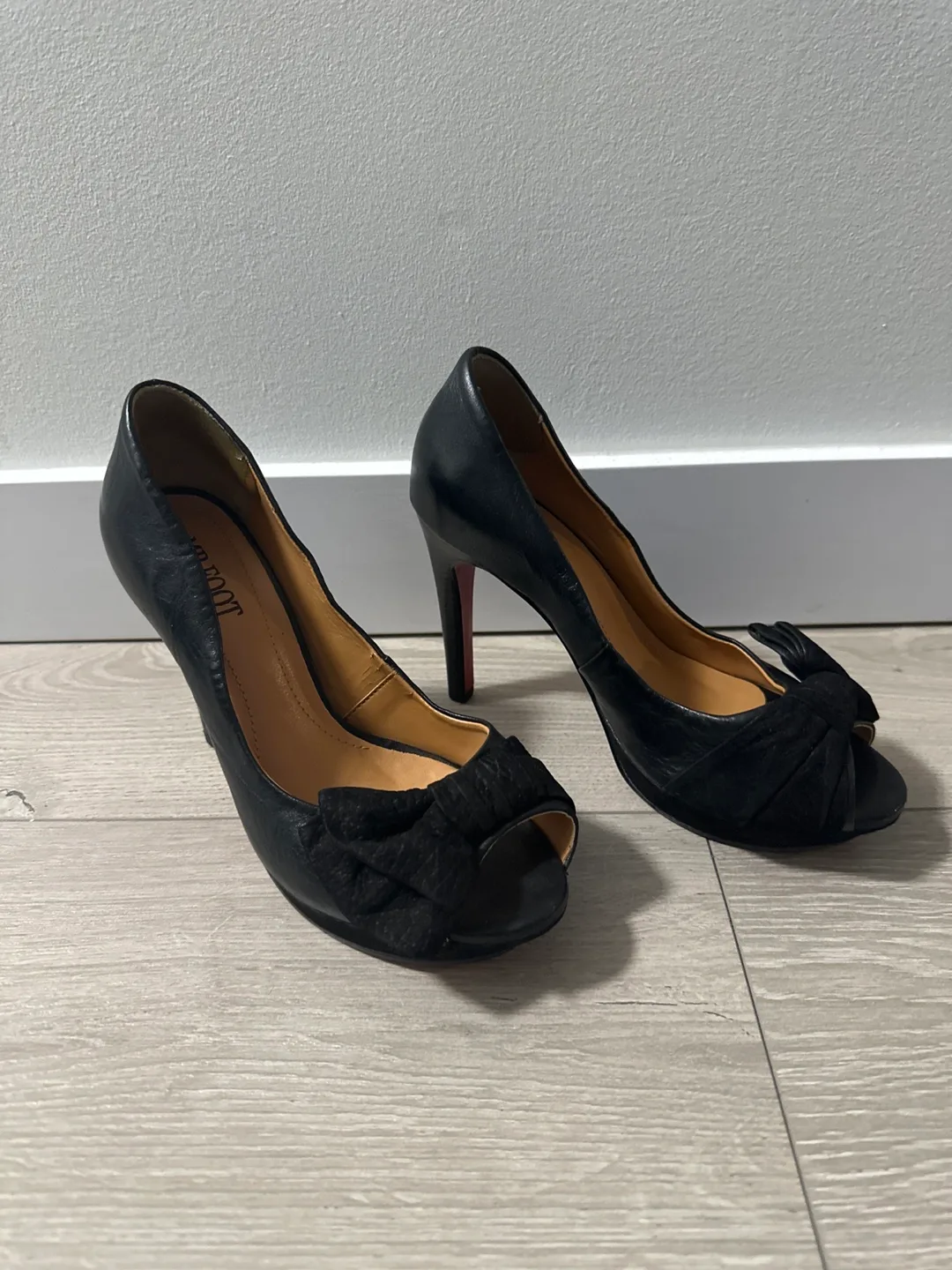 Mr. Foot Black Leather Peep-Toe Heels with Bow image indicator(2)