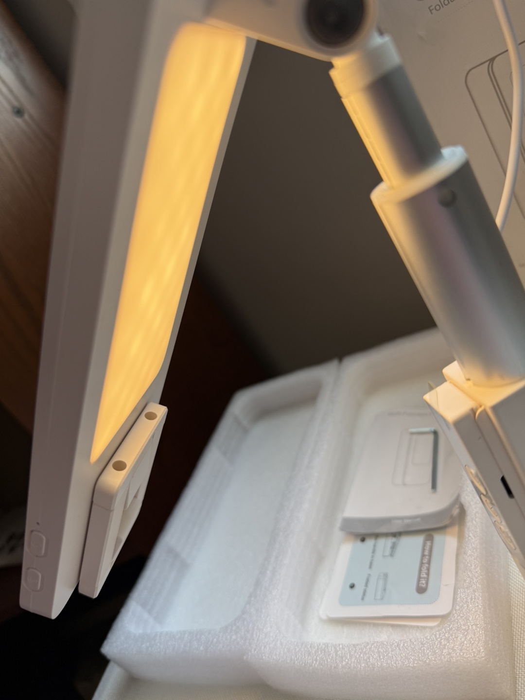 Foldable Mobile Phone Holder with LED Light - photo 3