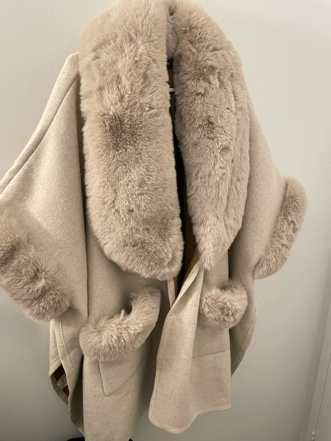 Beige Faux Fur Trim Poncho image indicator(3)