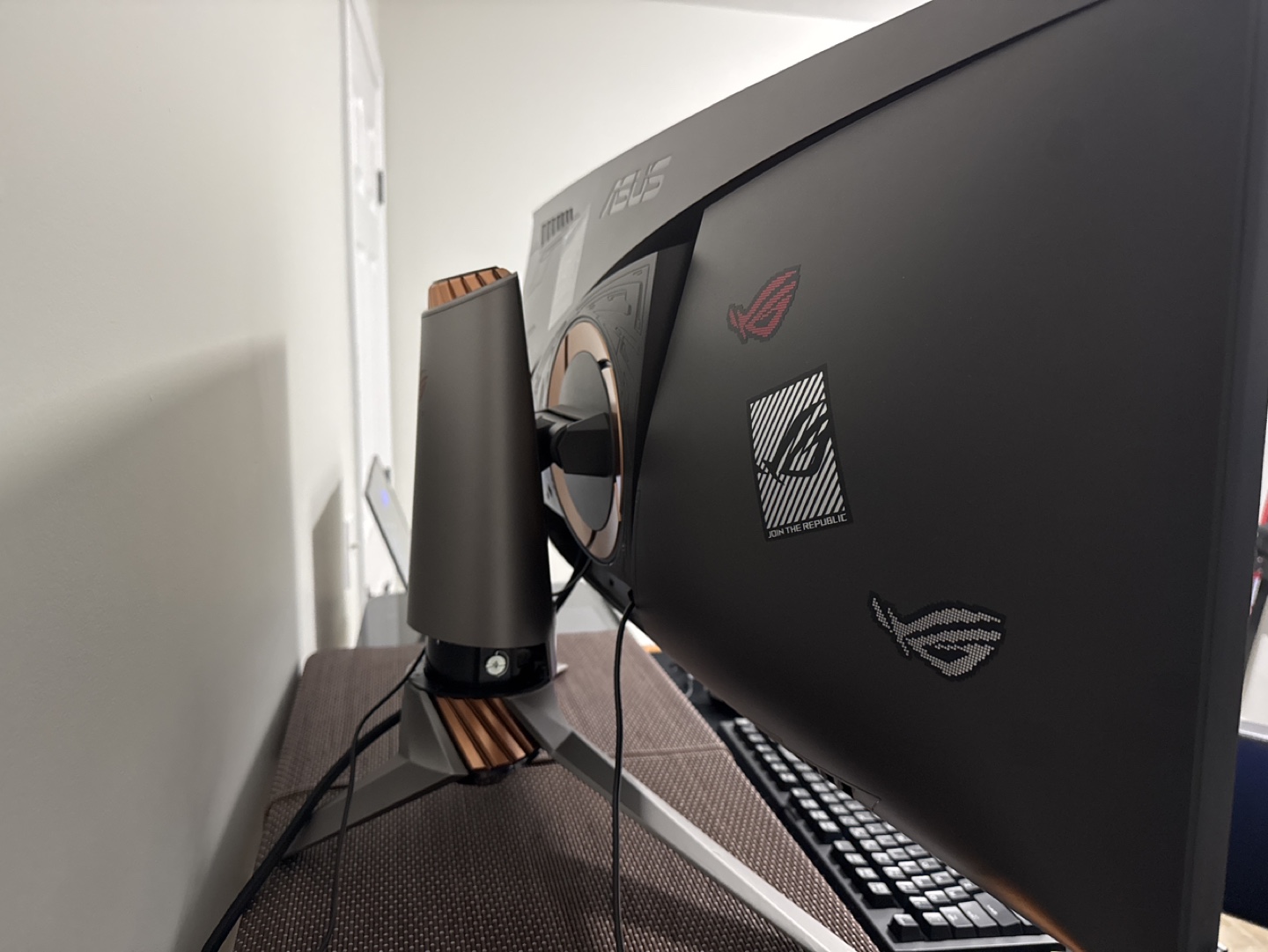 ASUS ROG Strix 4k Curved Gaming Monitor pg348q - photo 3