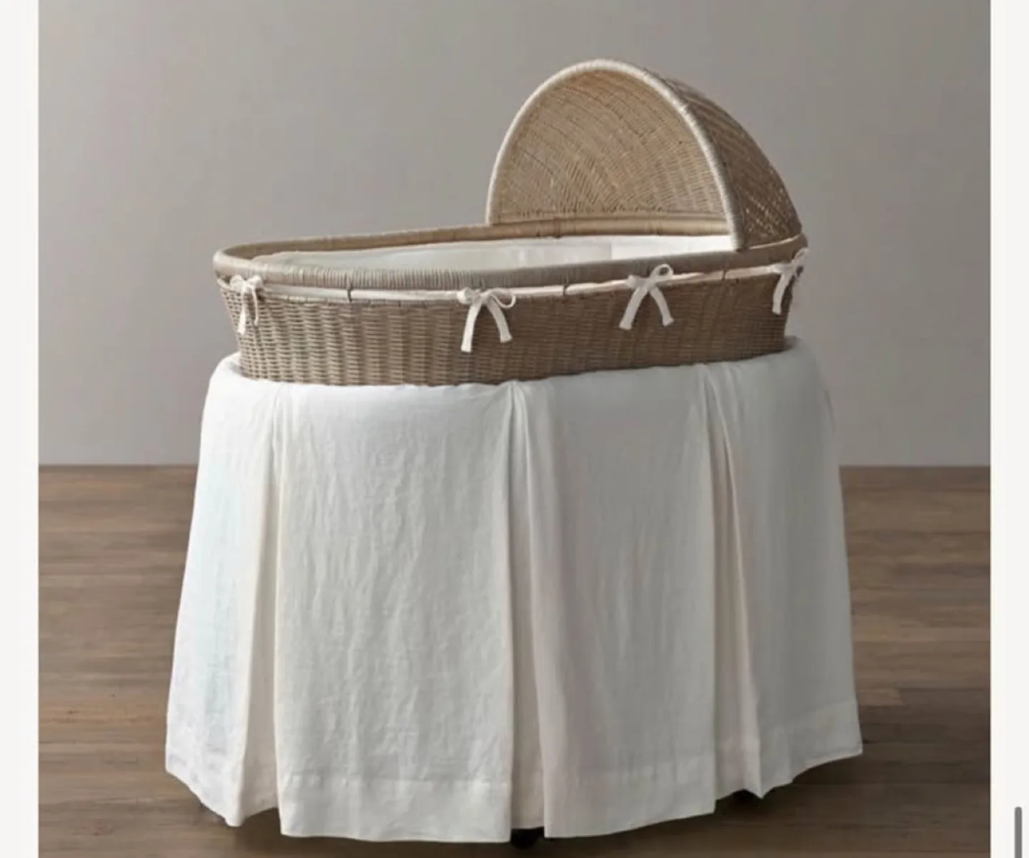 Wicker Moses Basket with Stand and Skirt image indicator(2)