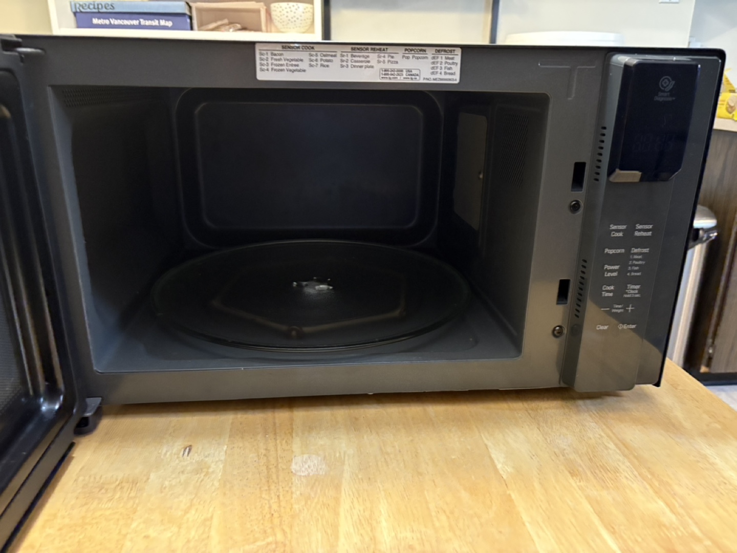 LG Microwave - MSCN1590G - photo 2