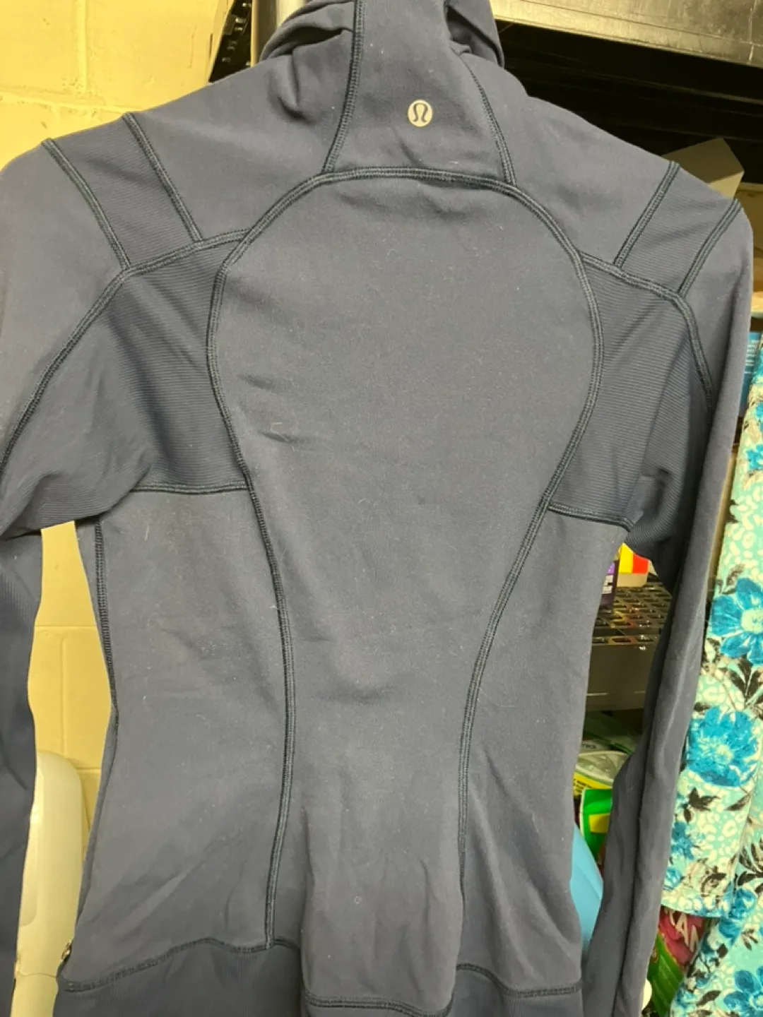 Lululemon running jacket Size 4 image indicator(2)