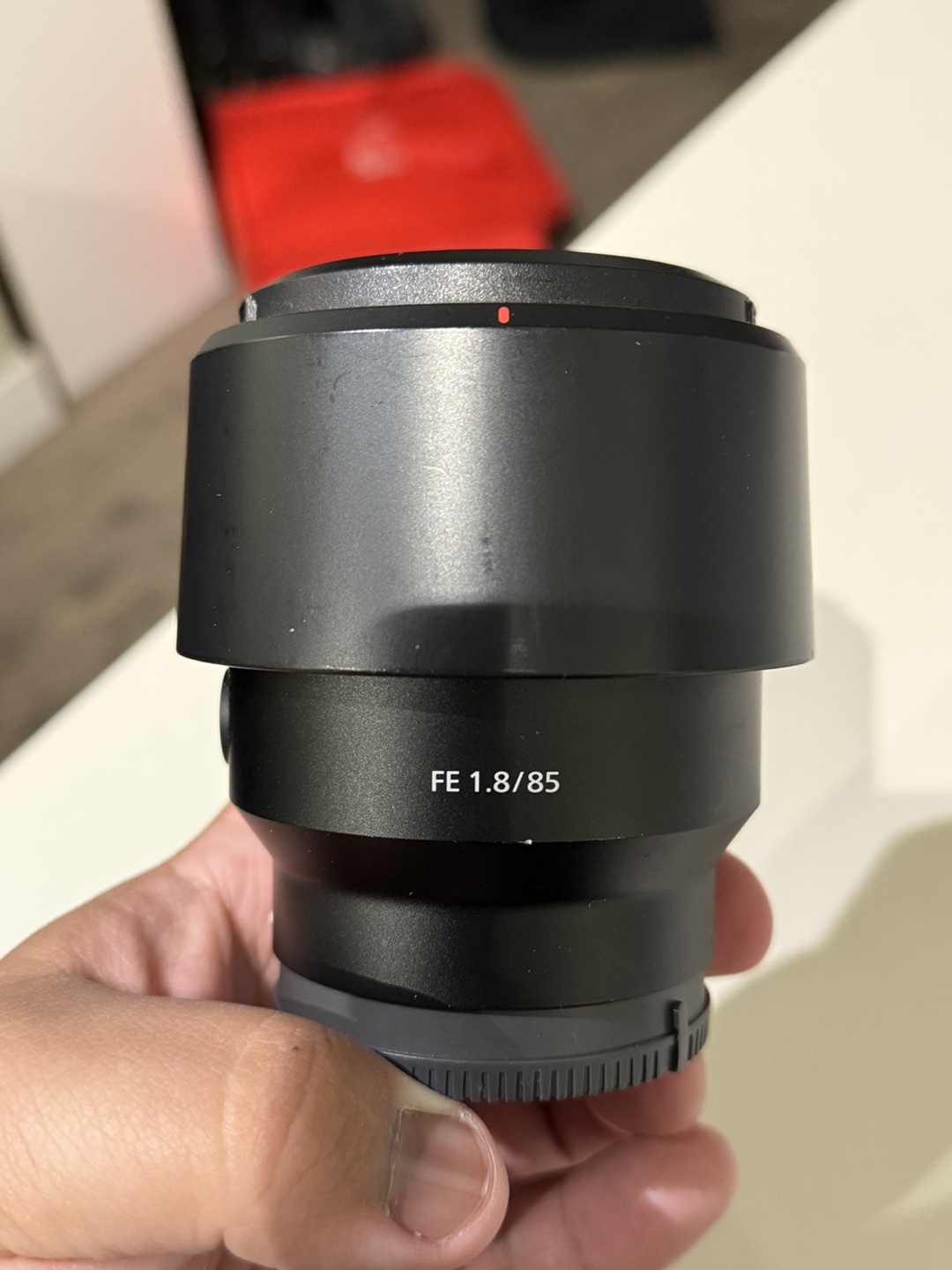 Sony FE 85mm f/1.8 Lens - photo 2