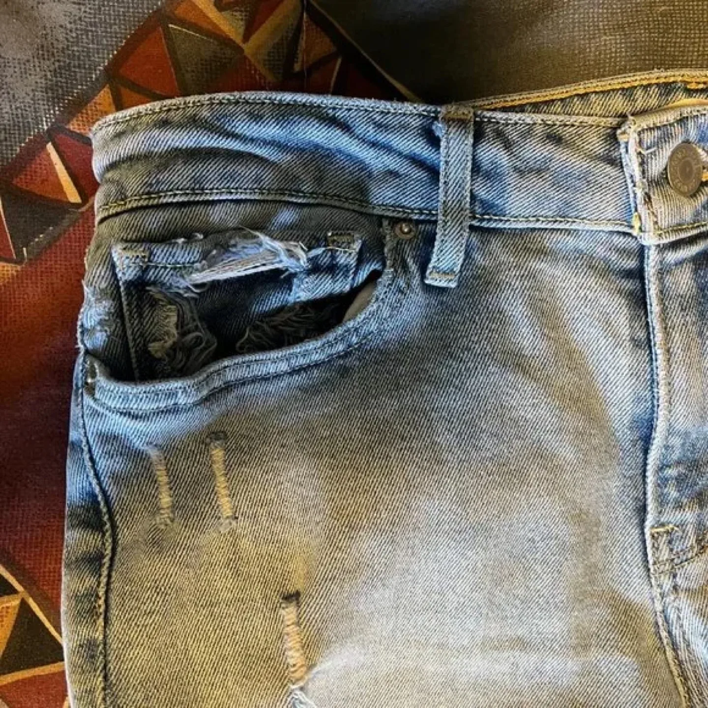 Women's Size 10 Distressed Ripped Light Wash Jeans image indicator(4)