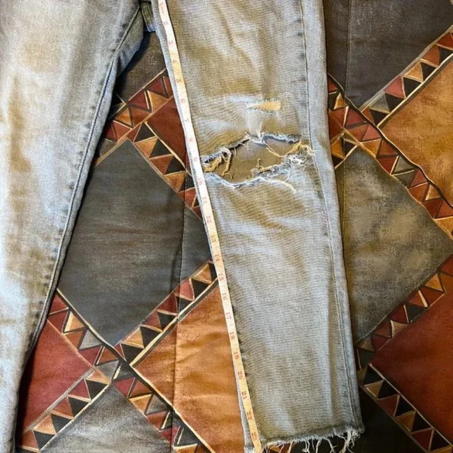 Women's Size 10 Distressed Ripped Light Wash Jeans image indicator(2)