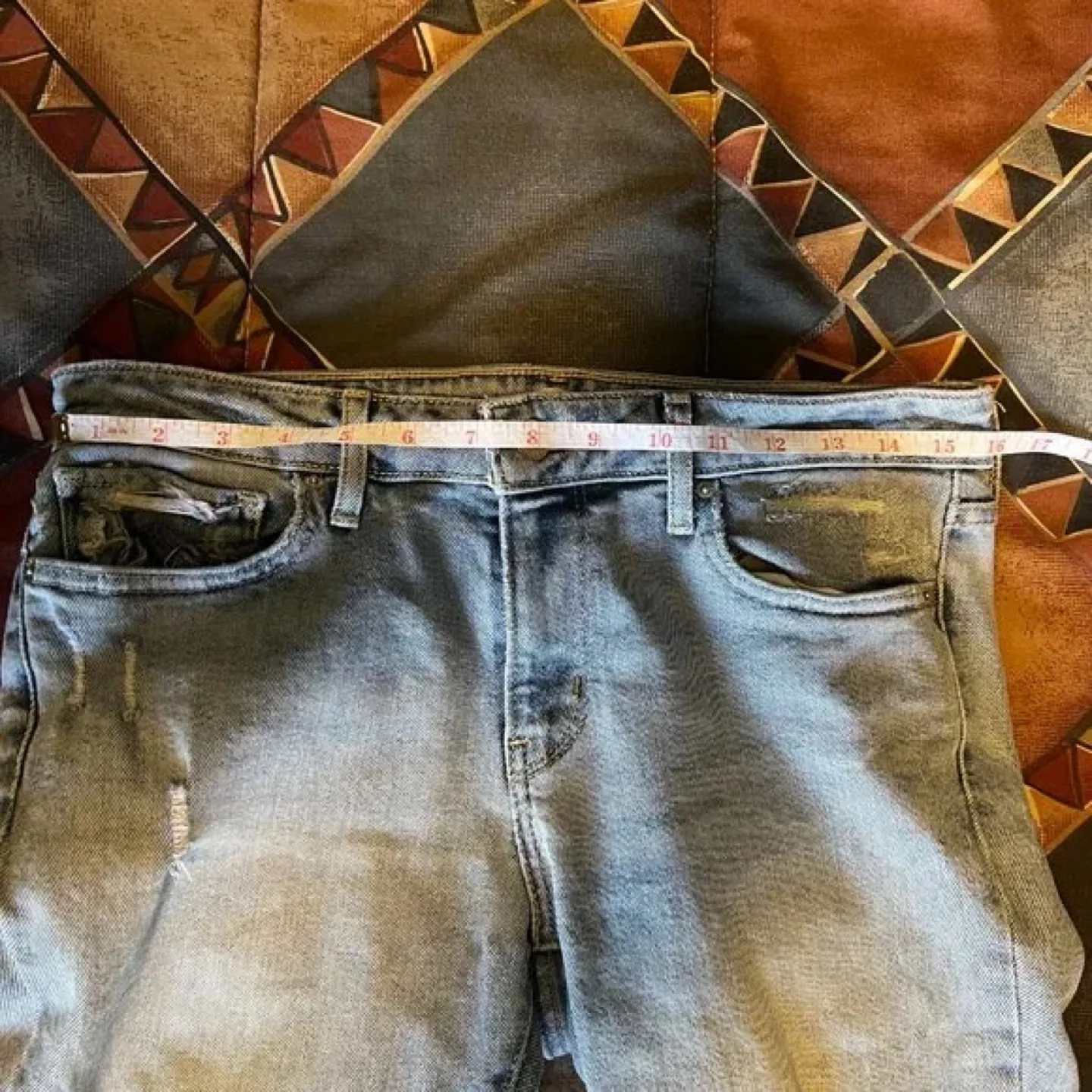 Women's Size 10 Distressed Ripped Light Wash Jeans image indicator(3)