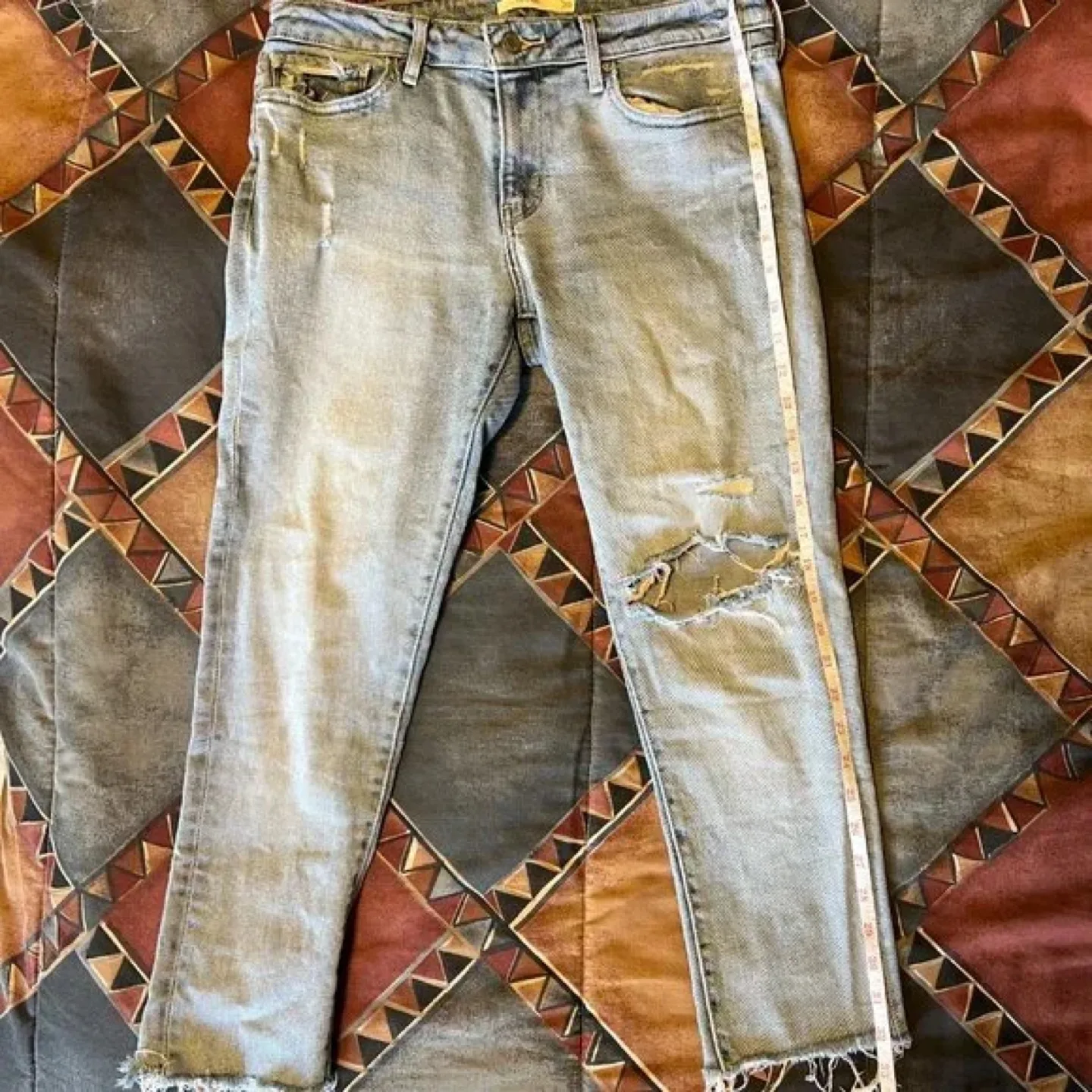 Women's Size 10 Distressed Ripped Light Wash Jeans image indicator(9)