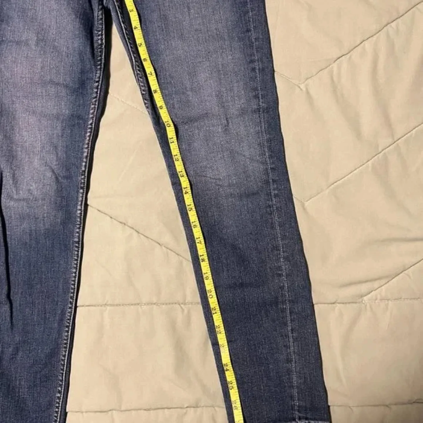 H&M Dark Wash Skinny Jeans - Size 10 image indicator(3)