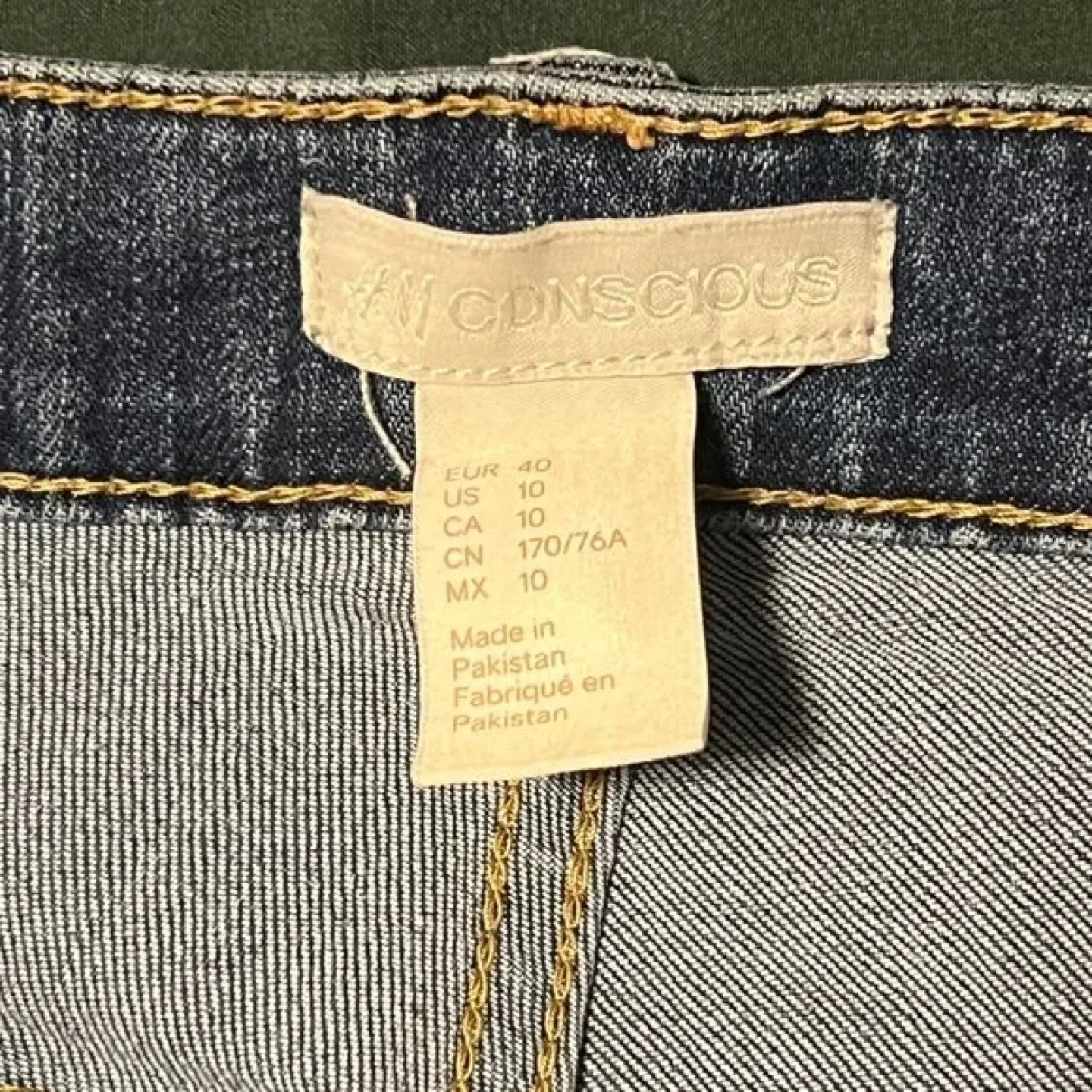 H&M Dark Wash Skinny Jeans - Size 10 image indicator(5)