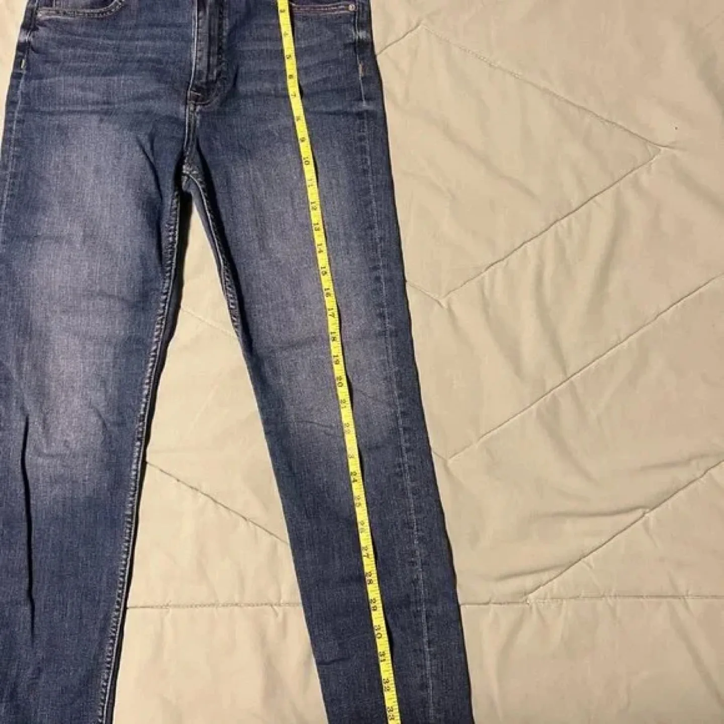 H&M Dark Wash Skinny Jeans - Size 10 image indicator(2)