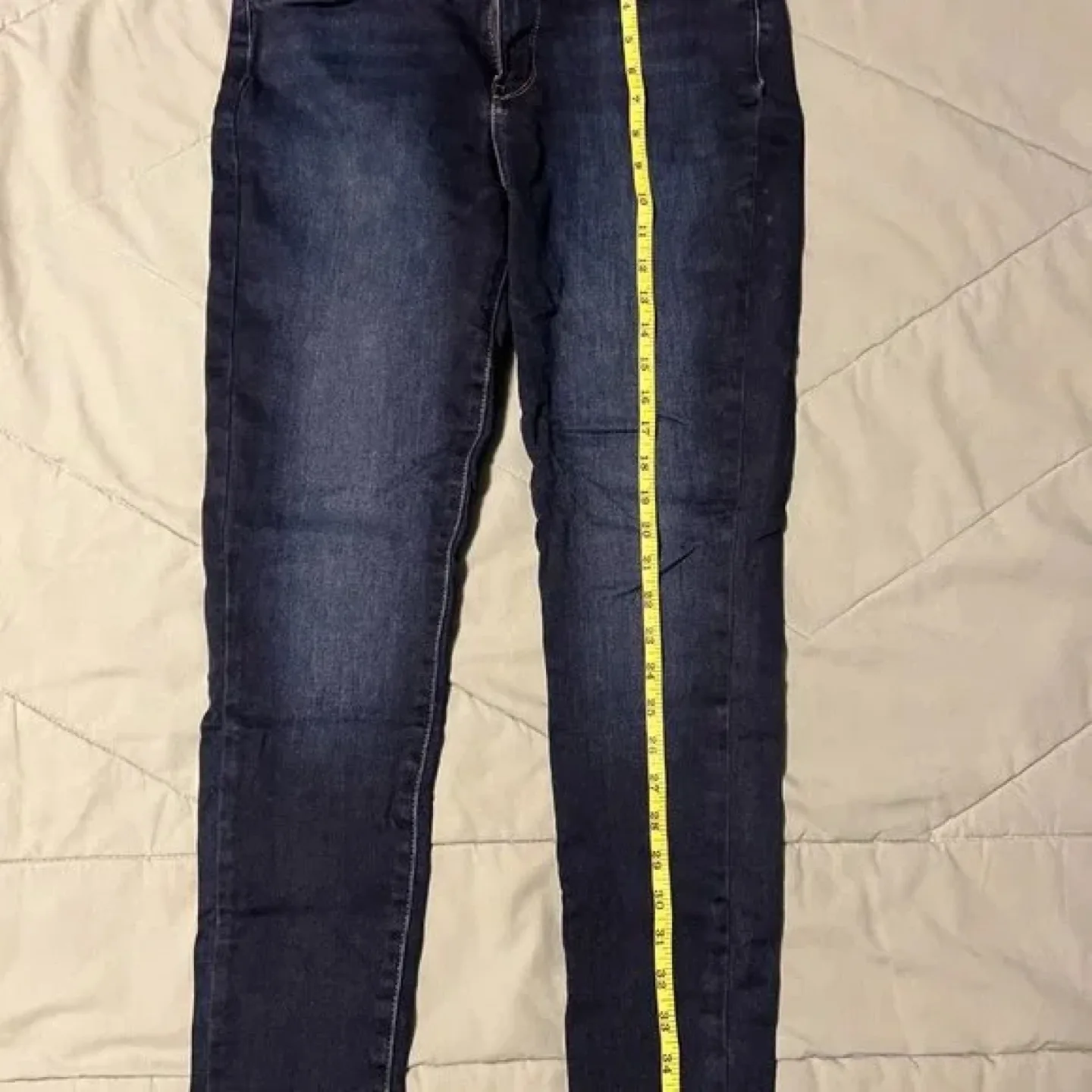 Levi's 720 High Rise Super Skinny Jeans - Size 31 image indicator(2)