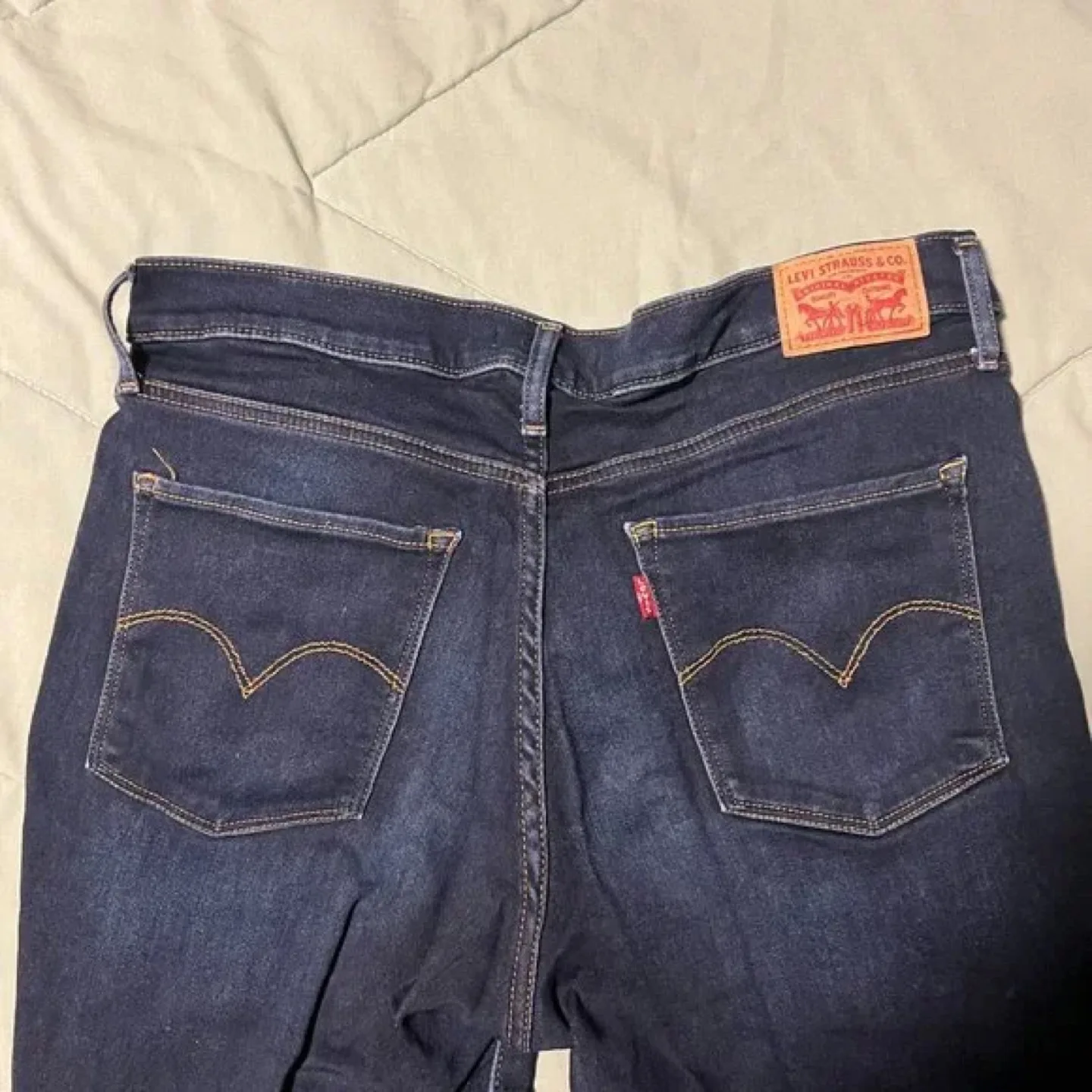Levi's 720 High Rise Super Skinny Jeans - Size 31 image indicator(6)