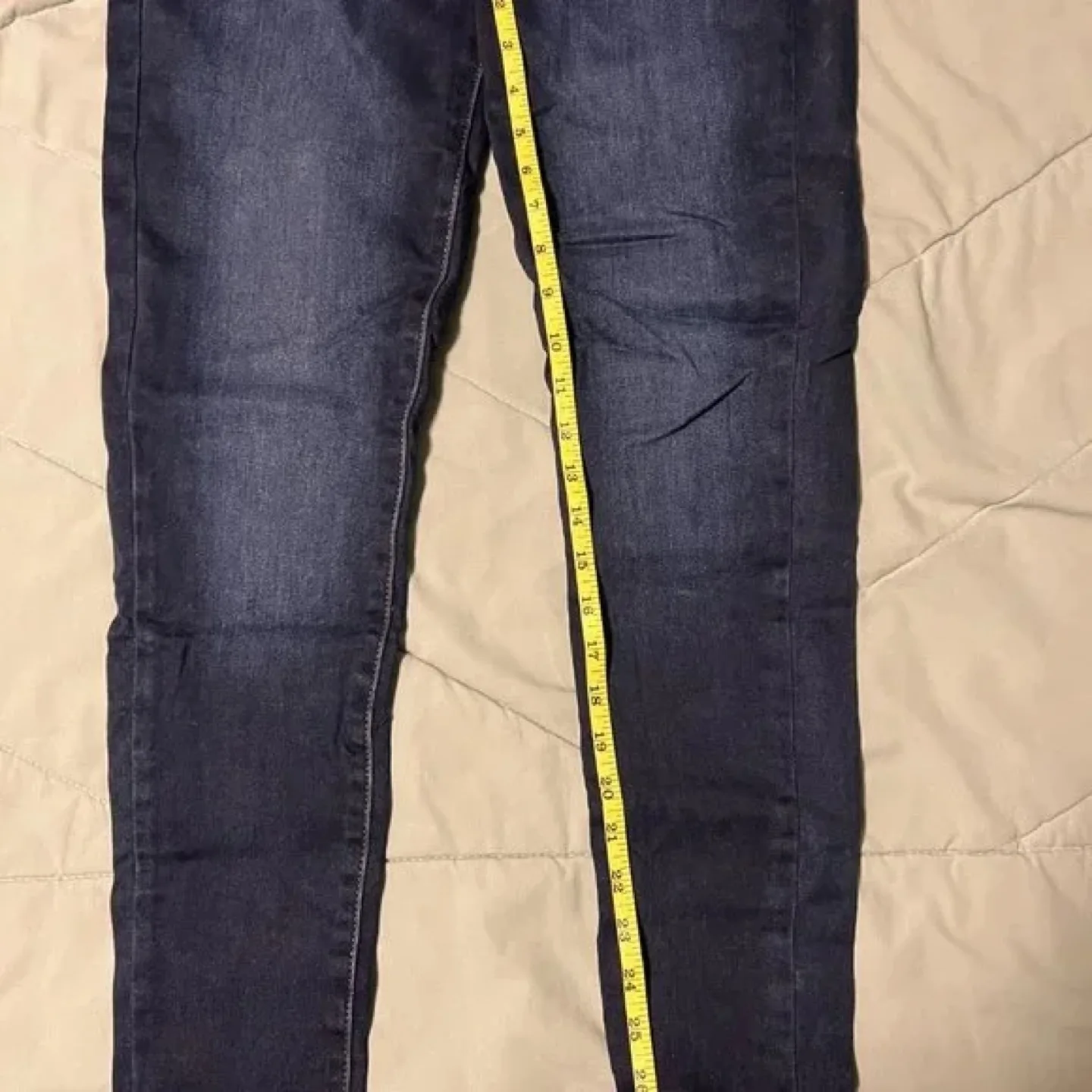 Levi's 720 High Rise Super Skinny Jeans - Size 31 image indicator(3)