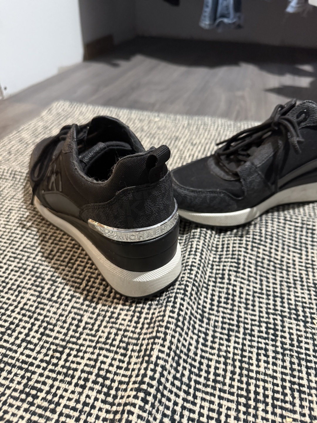 Michael Kors Black Sneakers - photo 4