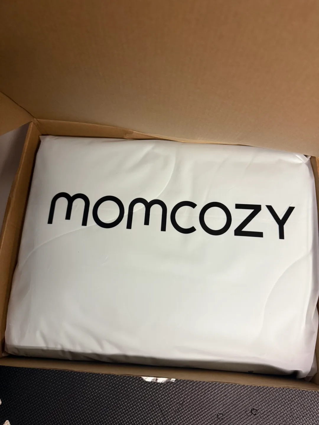 Sealed! Momcozy Comforter image indicator(10)