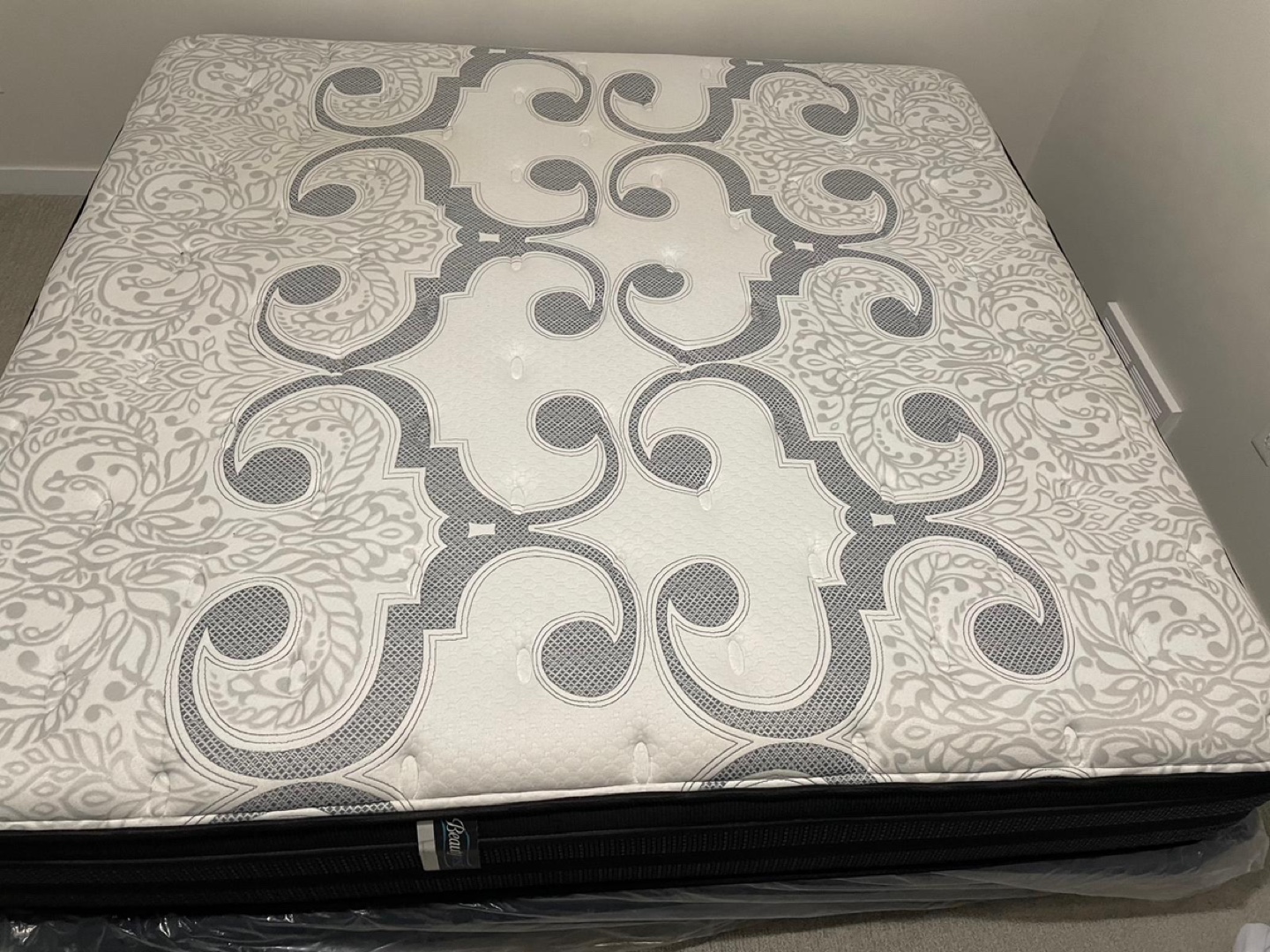 King Beautyrest Mattress - photo 2