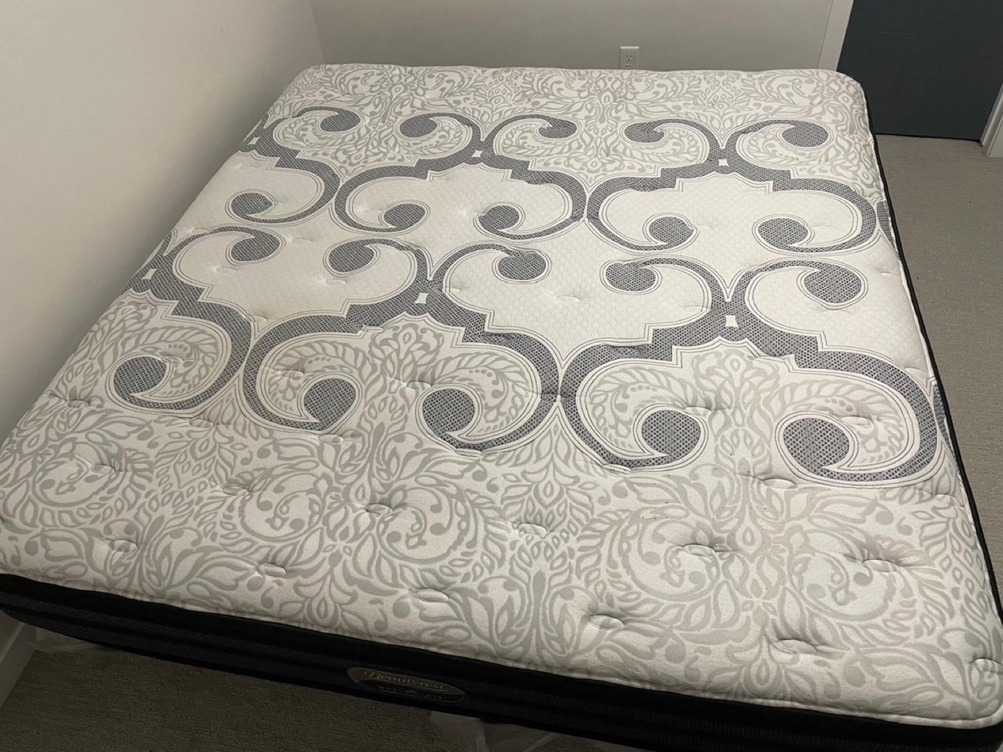 King Beautyrest Mattress - photo 4