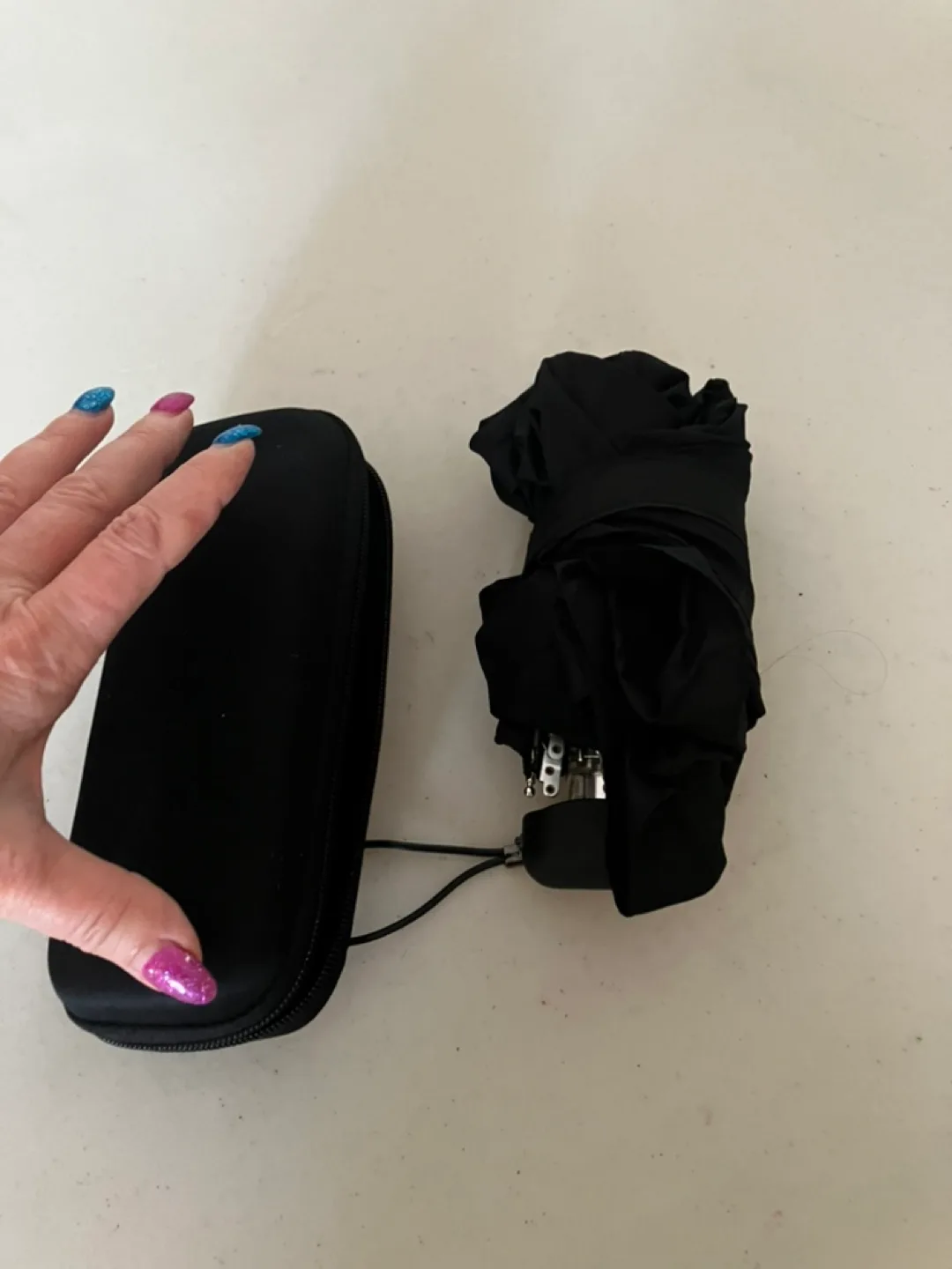 Black Compact Travel Umbrella with Case image indicator(2)