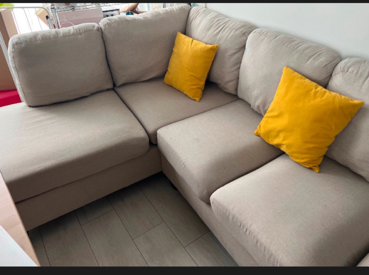 FREE DELIVERY✅• BEIGE LARGE SECTIONAL COUCH / SOFA w/CHAISE - photo 2