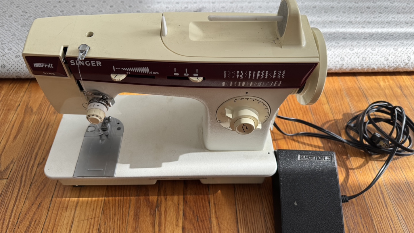 Vintage Singer Merritt 3140 Sewing Machine