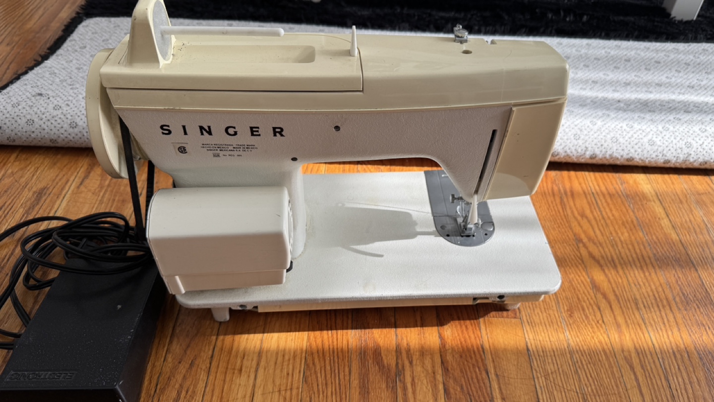 Vintage Singer Merritt 3140 Sewing Machine - photo 2