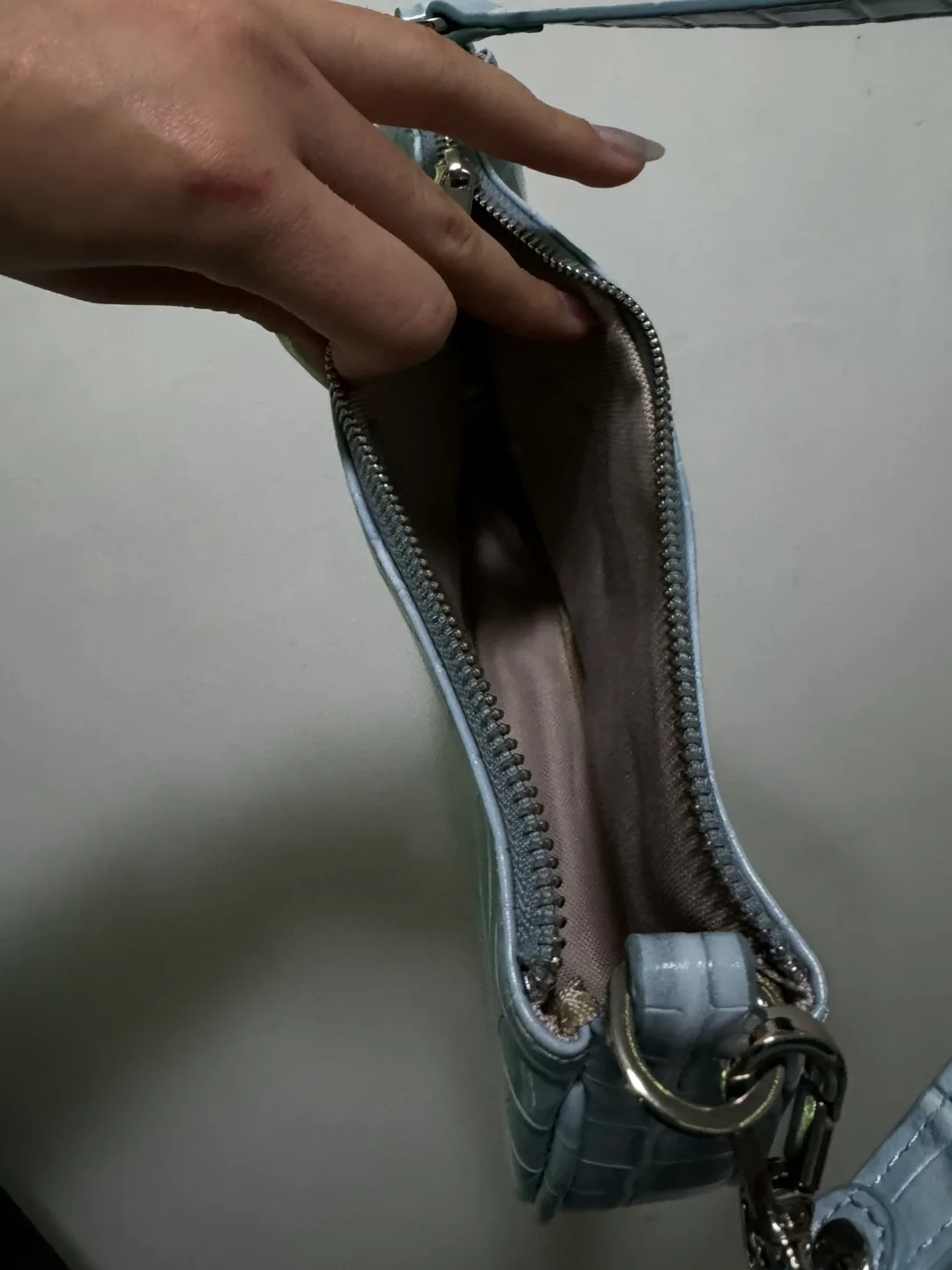 Light Blue Croc-Embossed Baguette Shoulder Bag image indicator(3)