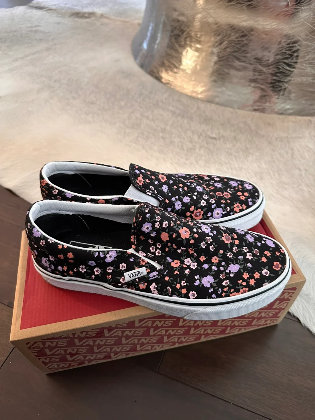 Women's Vans Classic Slip-On Floral Sneakers image indicator(2)