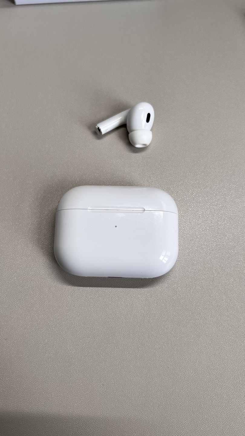 Apple AirPods Pro (2nd Gen)/ Left side and Case - photo 3