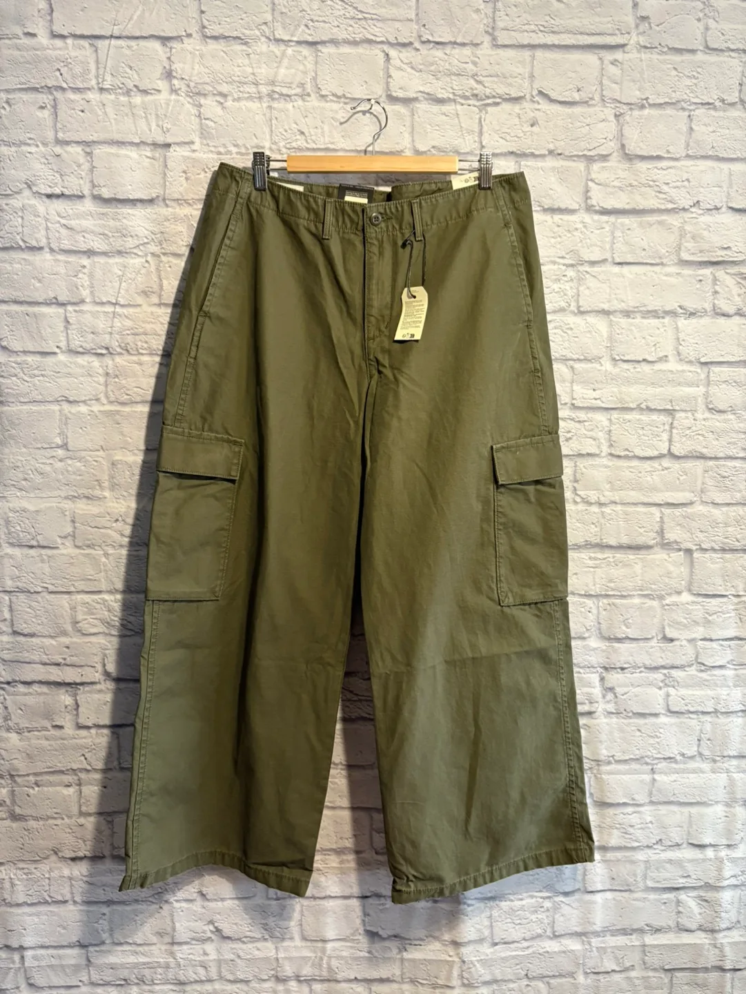 New Women’s Levi’s  Baggy Cargo Pants Size 32*30 image indicator(6)