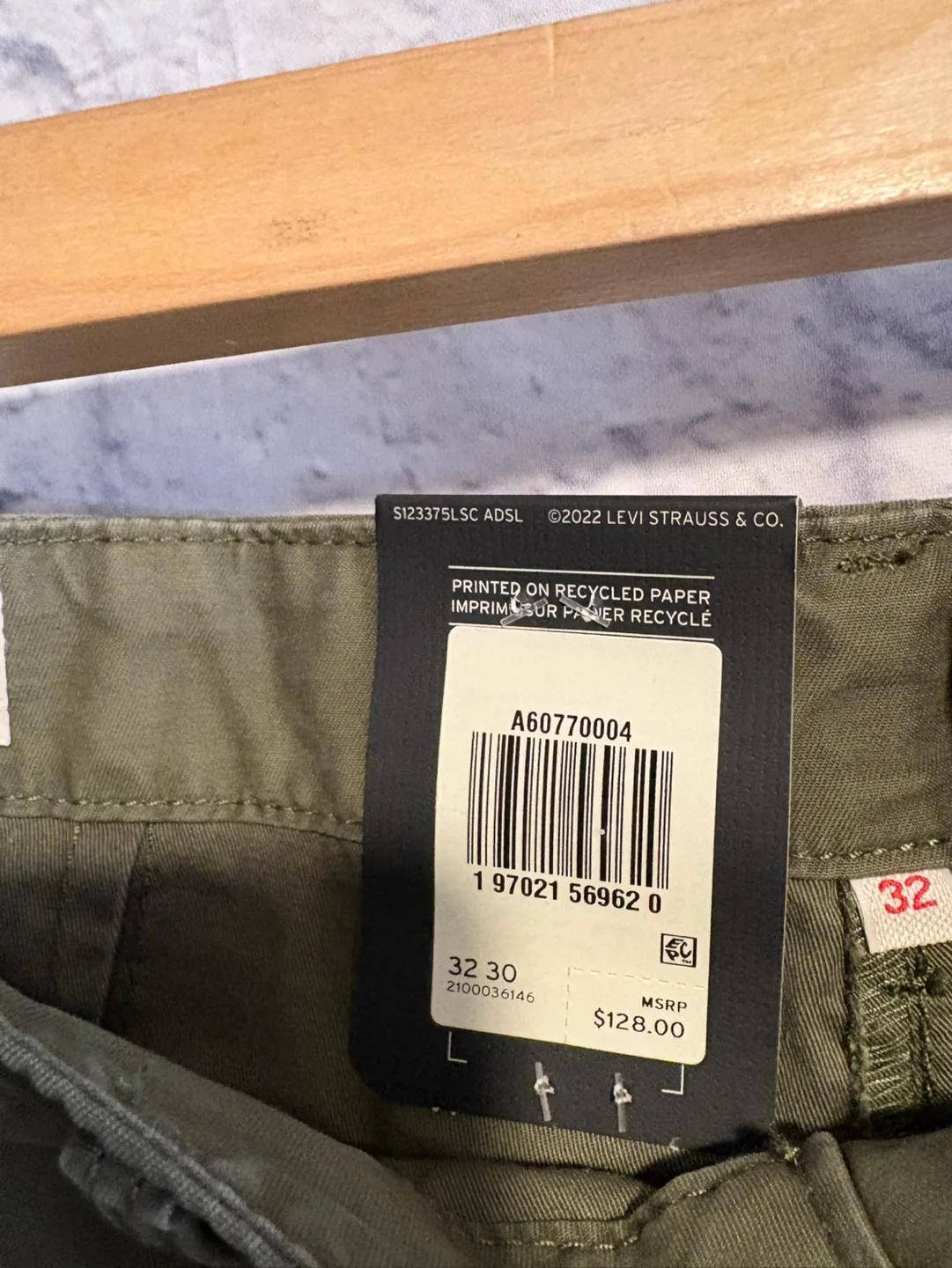 New Women’s Levi’s  Baggy Cargo Pants Size 32*30 image indicator(8)