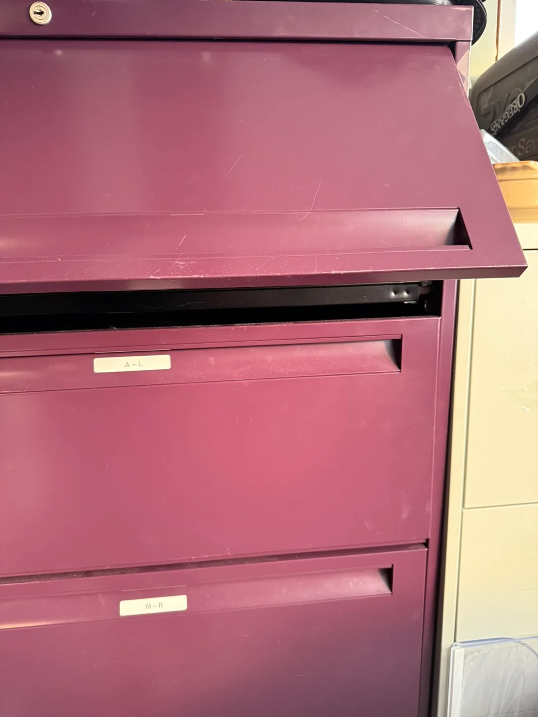 Four-Drawer Metal Filing Cabinet image indicator(2)