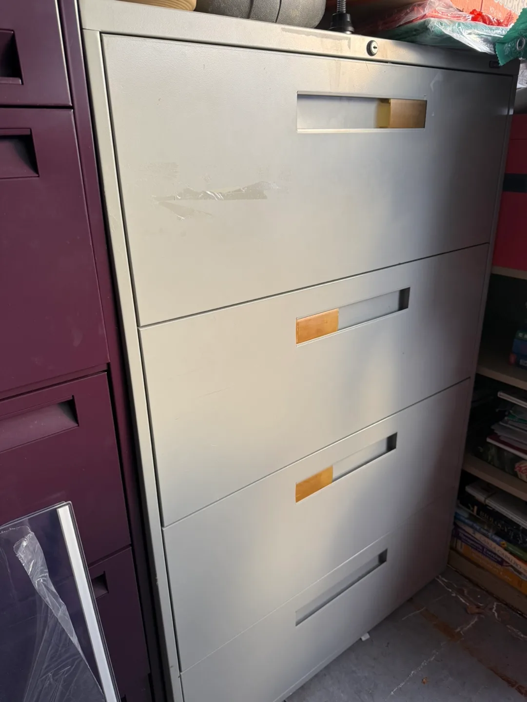 Four-Drawer Metal Filing Cabinet image indicator(4)