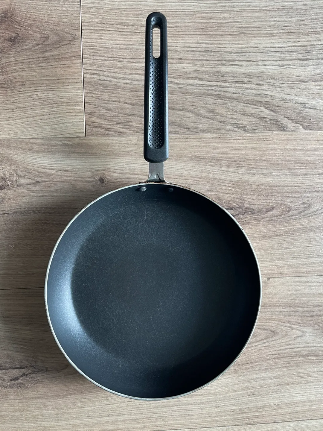 3 piece set. Non-stick Frying Pan(12,10 and 8 inch) image indicator(2)